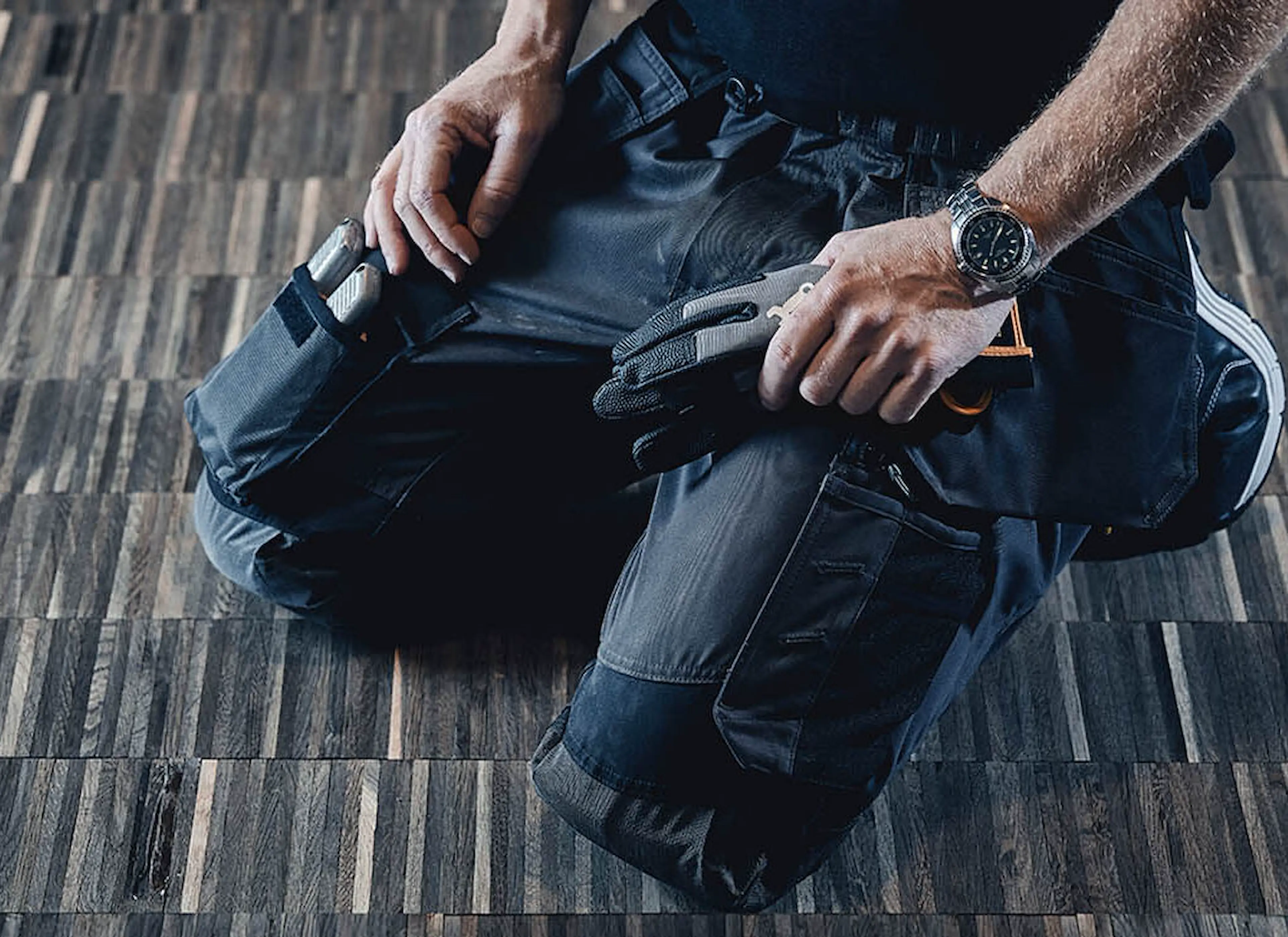 Craftsman_1554_onknee_lr_1900x745