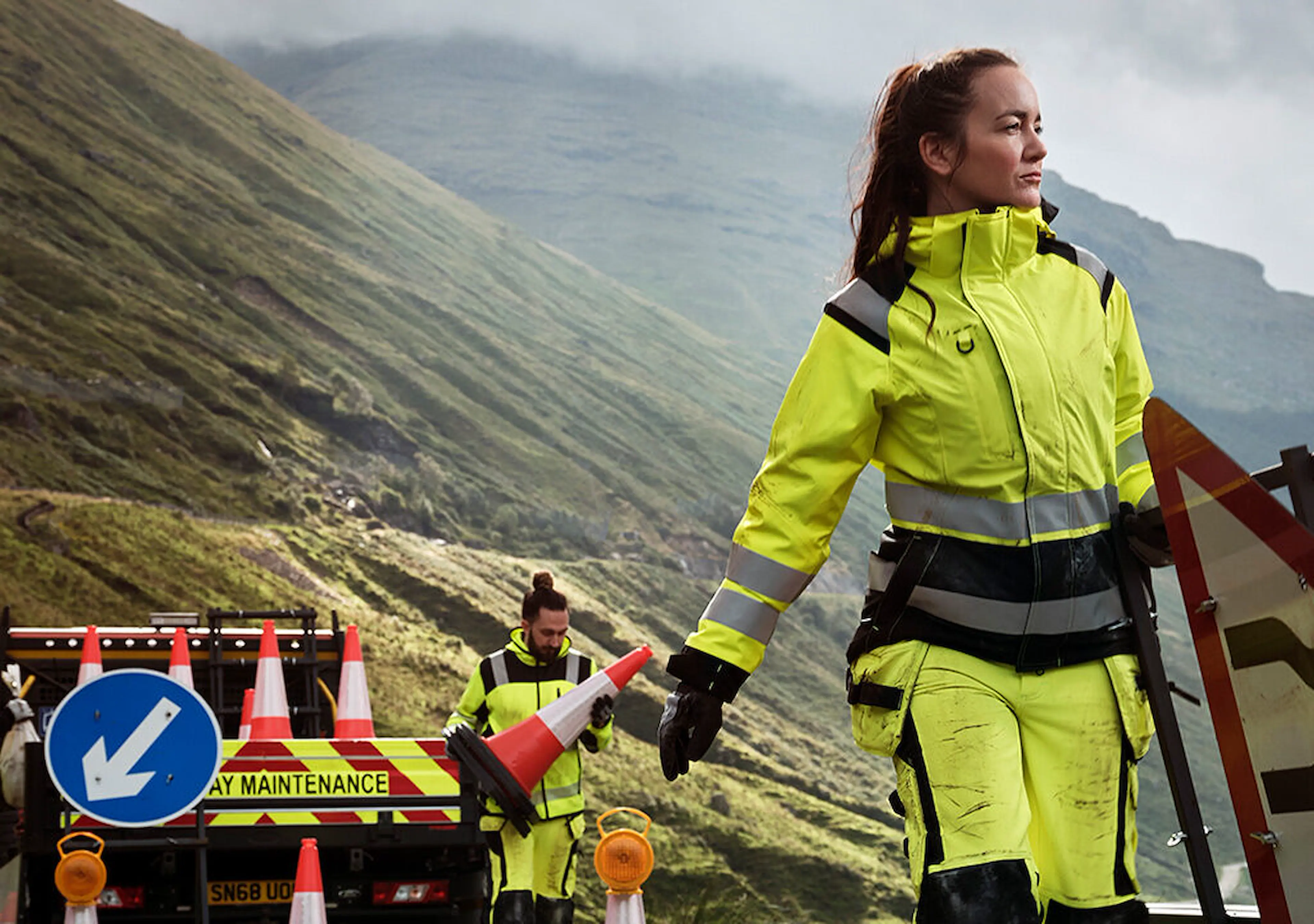 highvis_woman1_1680x720-jpg