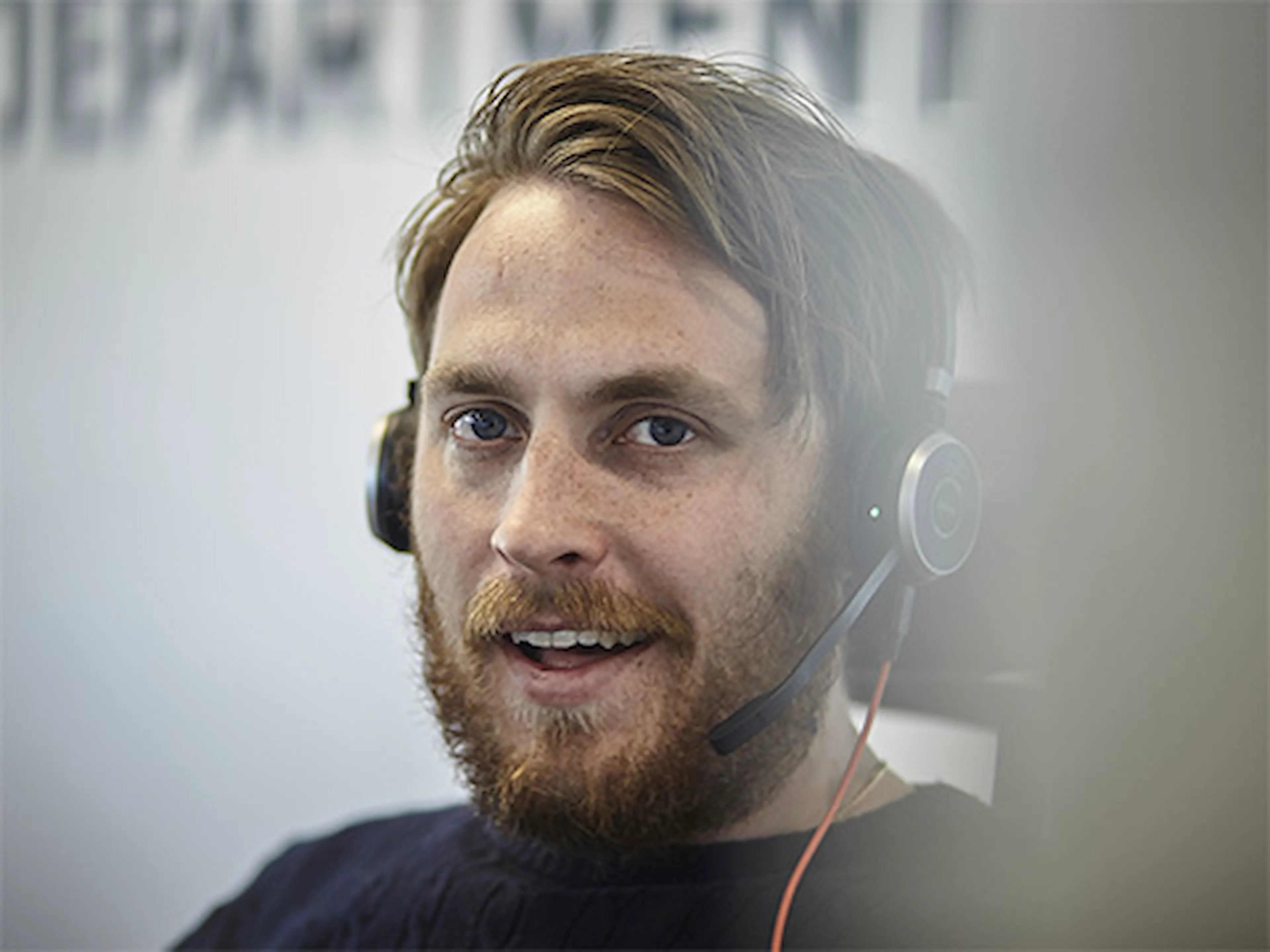 contact_480x360