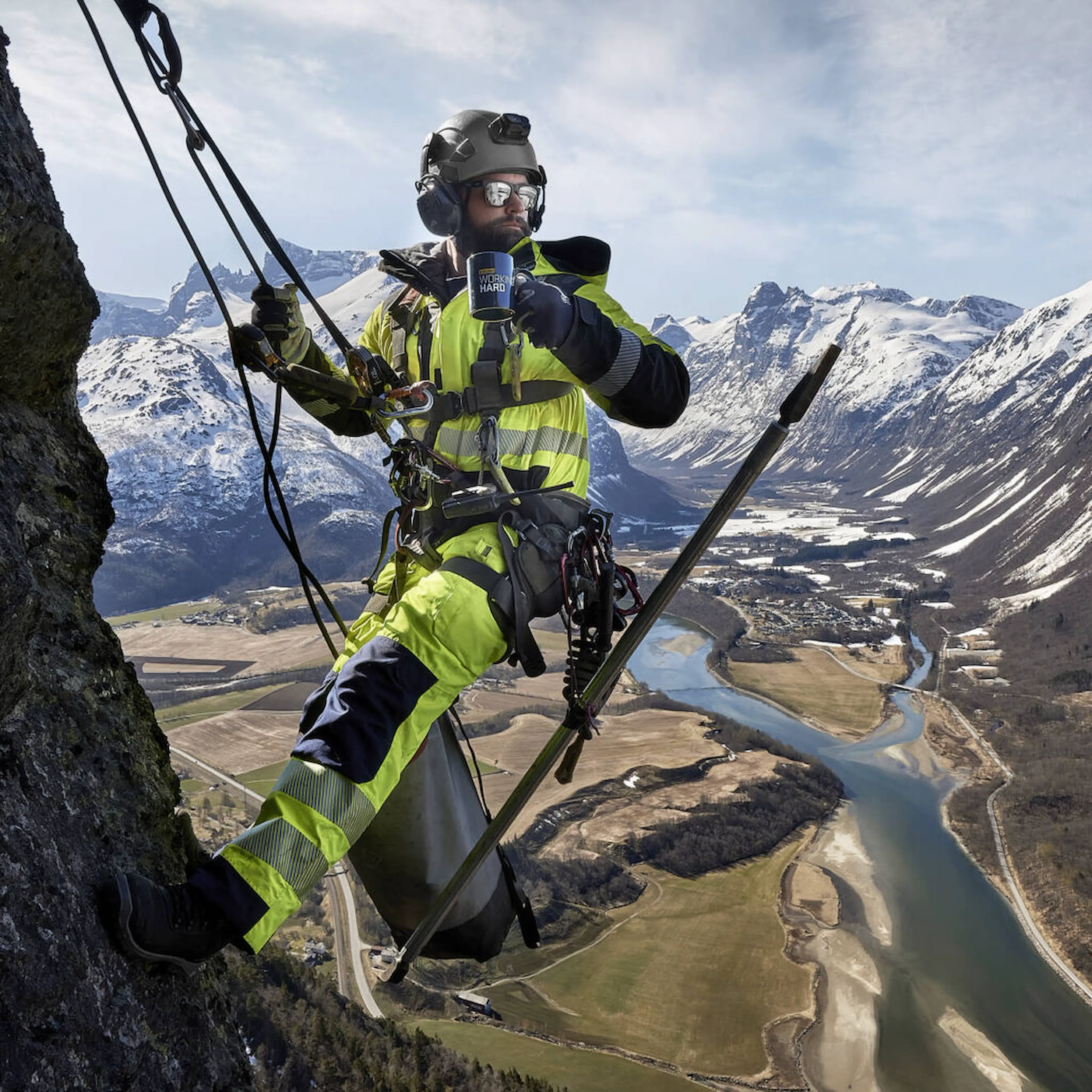 FEAR-NO-ELEMENT_HIGHVIS_6_22