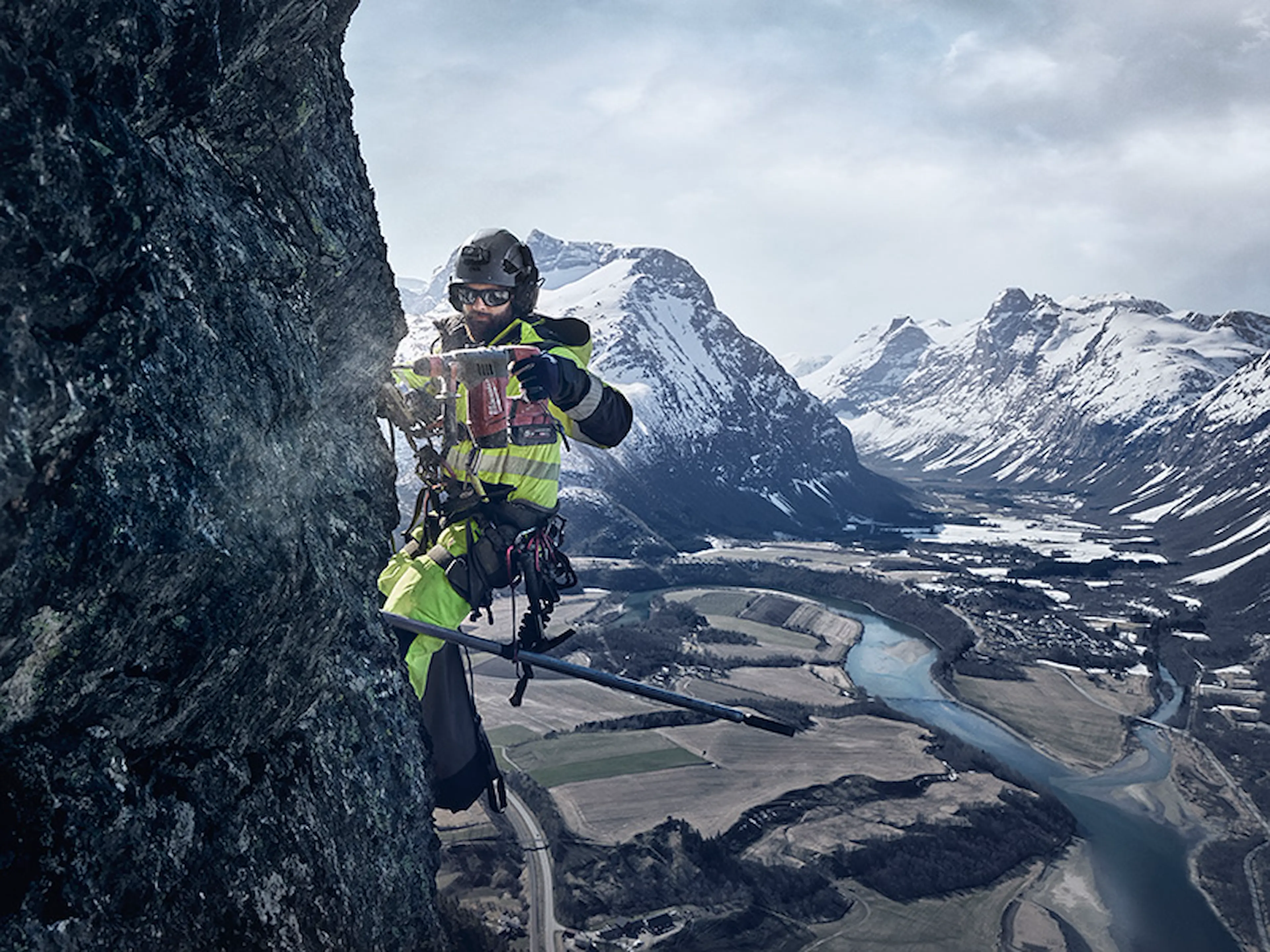 fear-no-element_highvis_2_22-jpg