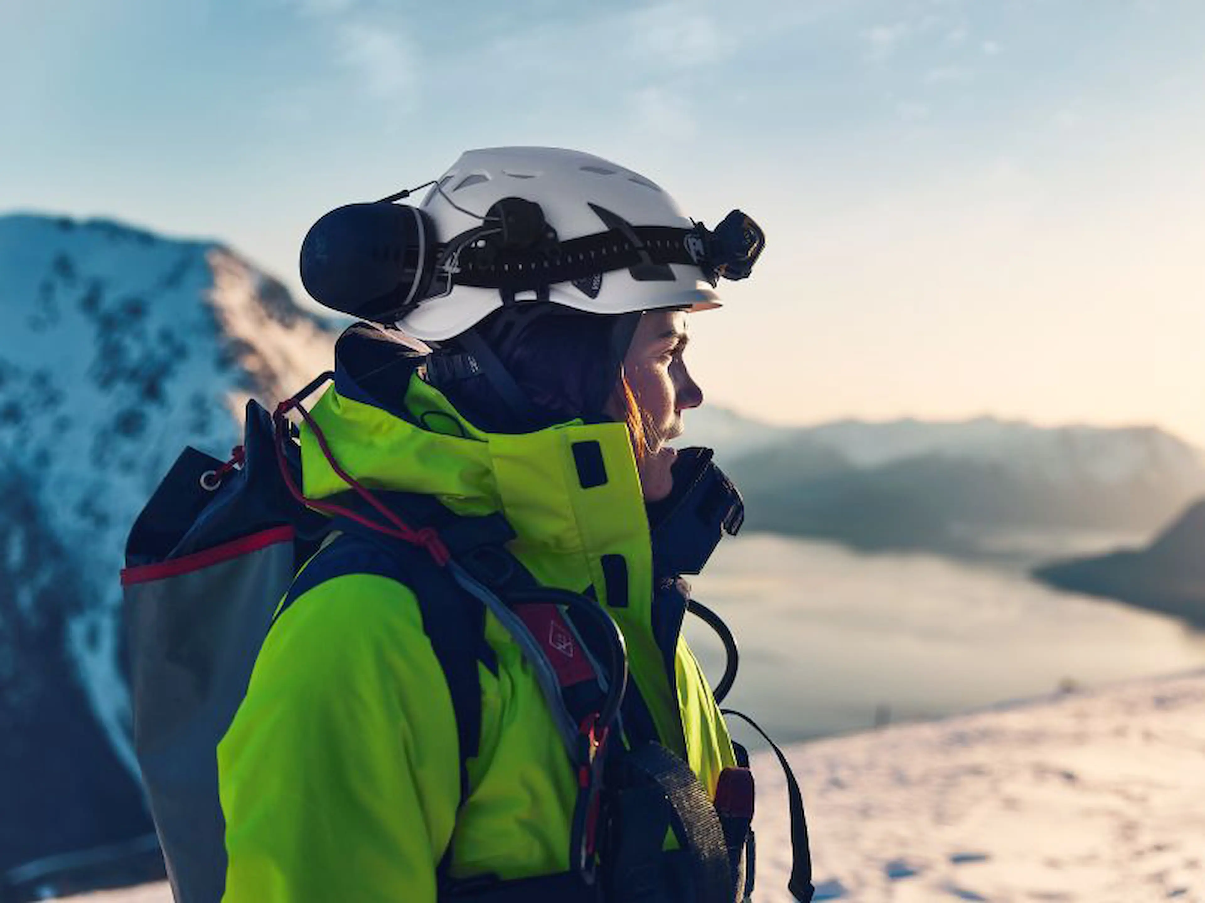 FEAR-NO-ELEMENT_HIGHVIS_WOMAN_22_800x600