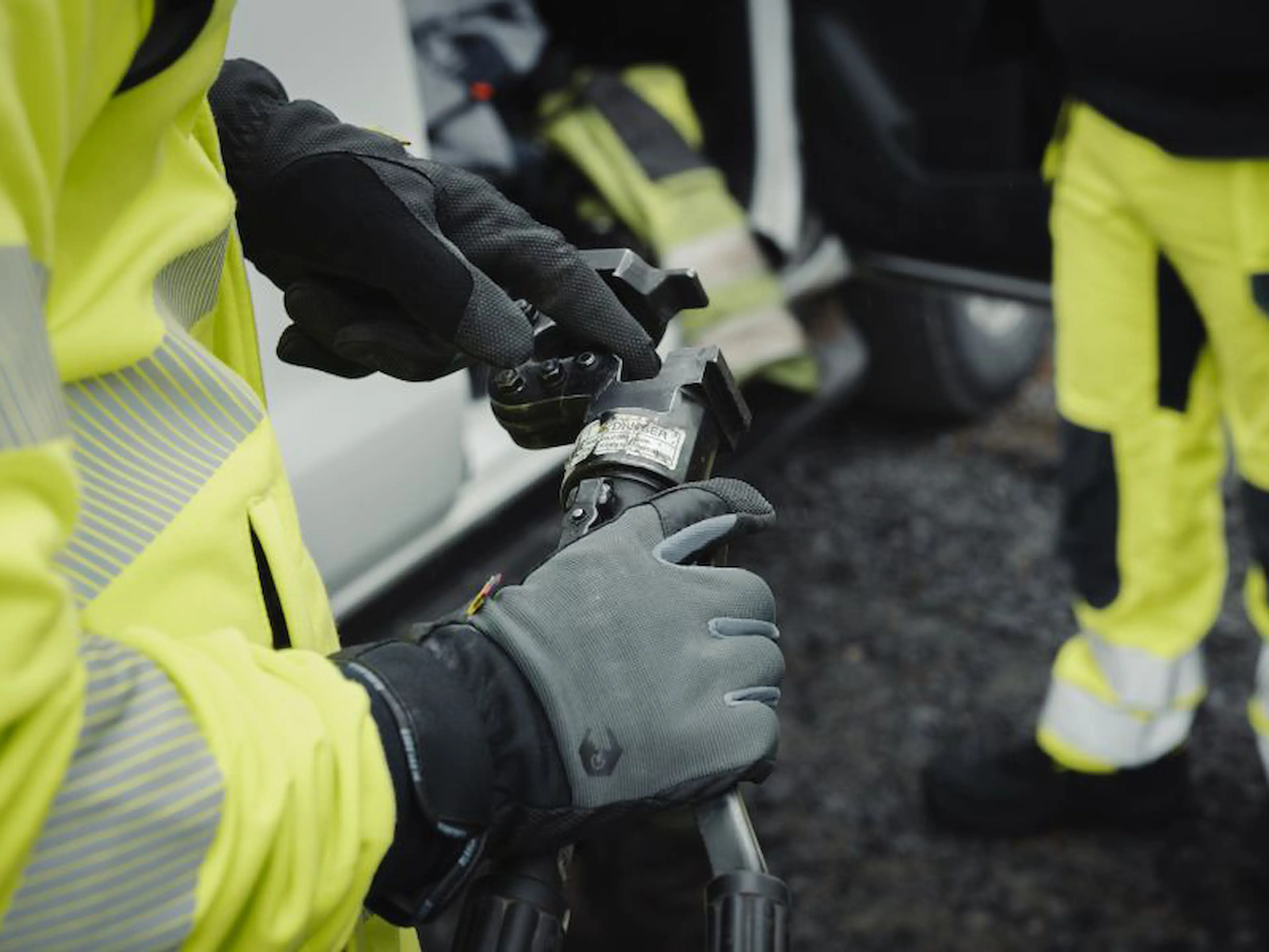 Gloves_2025_05_800x600