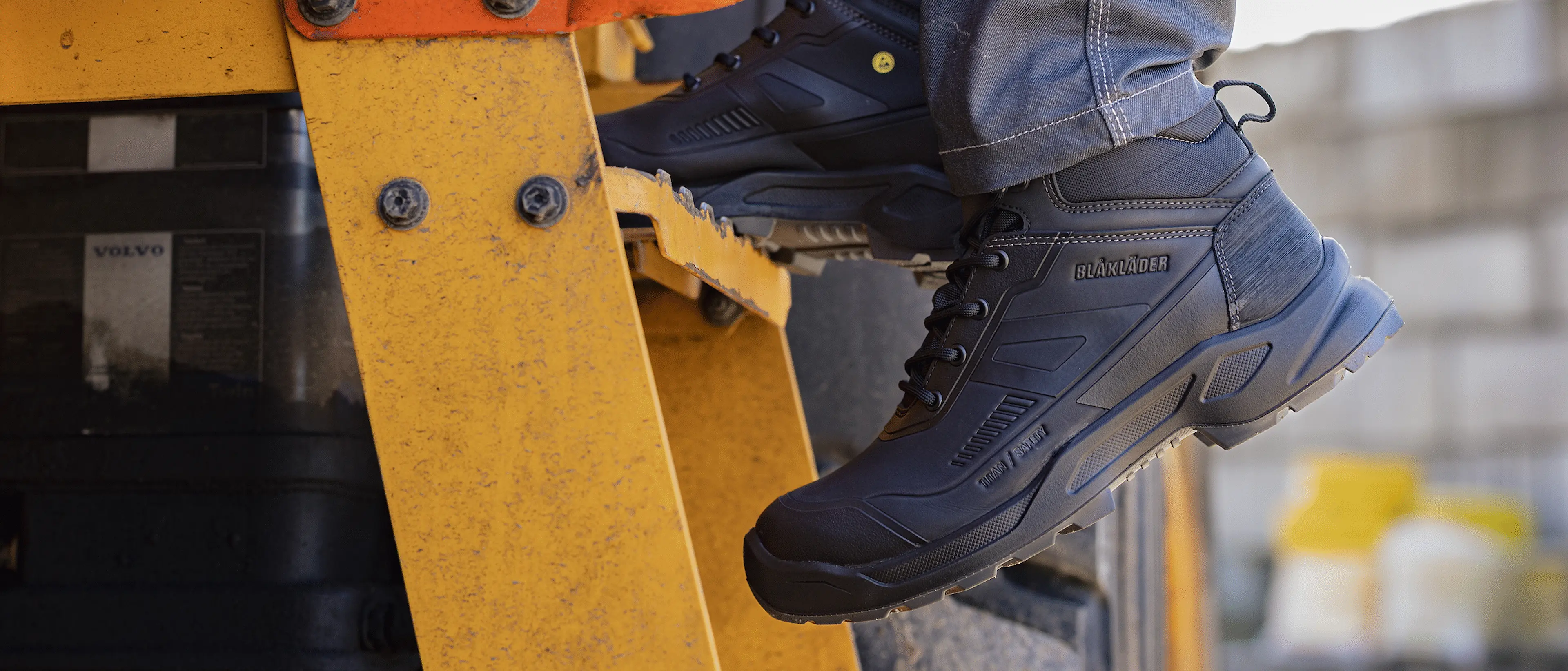Shoe_titan_2382_2400x1082