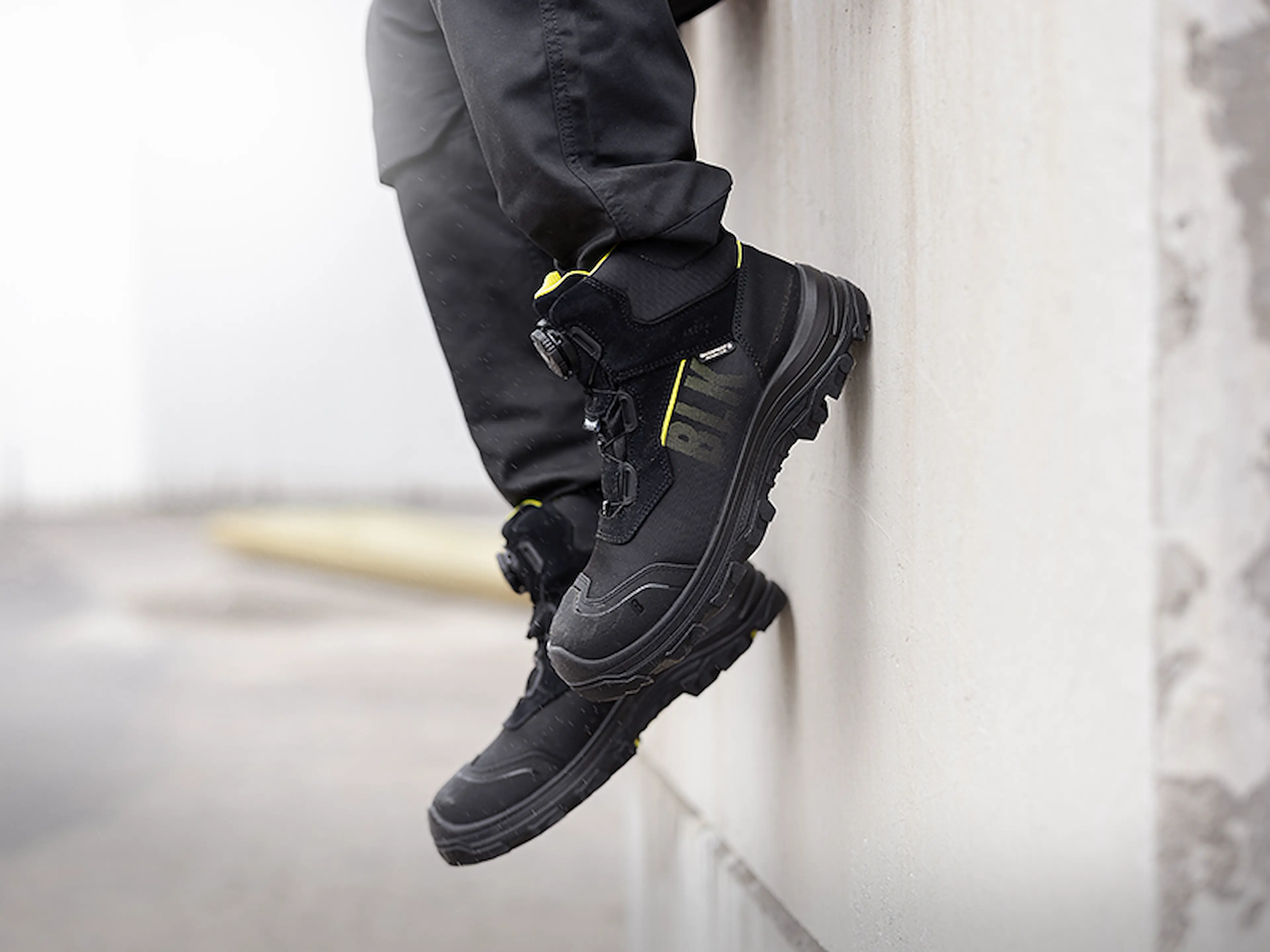 Storm_shoe_800x600