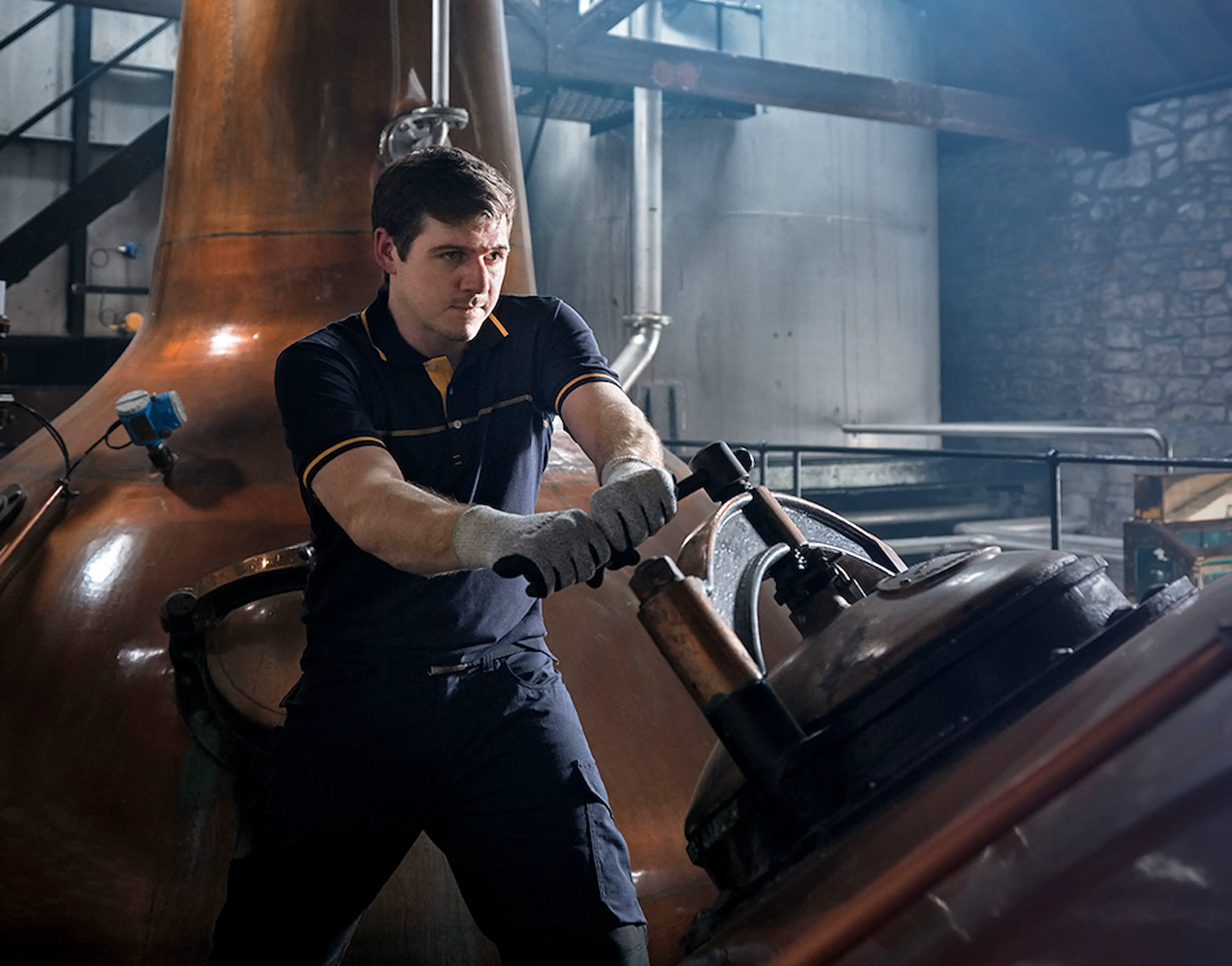 service_distillery_4_950x745