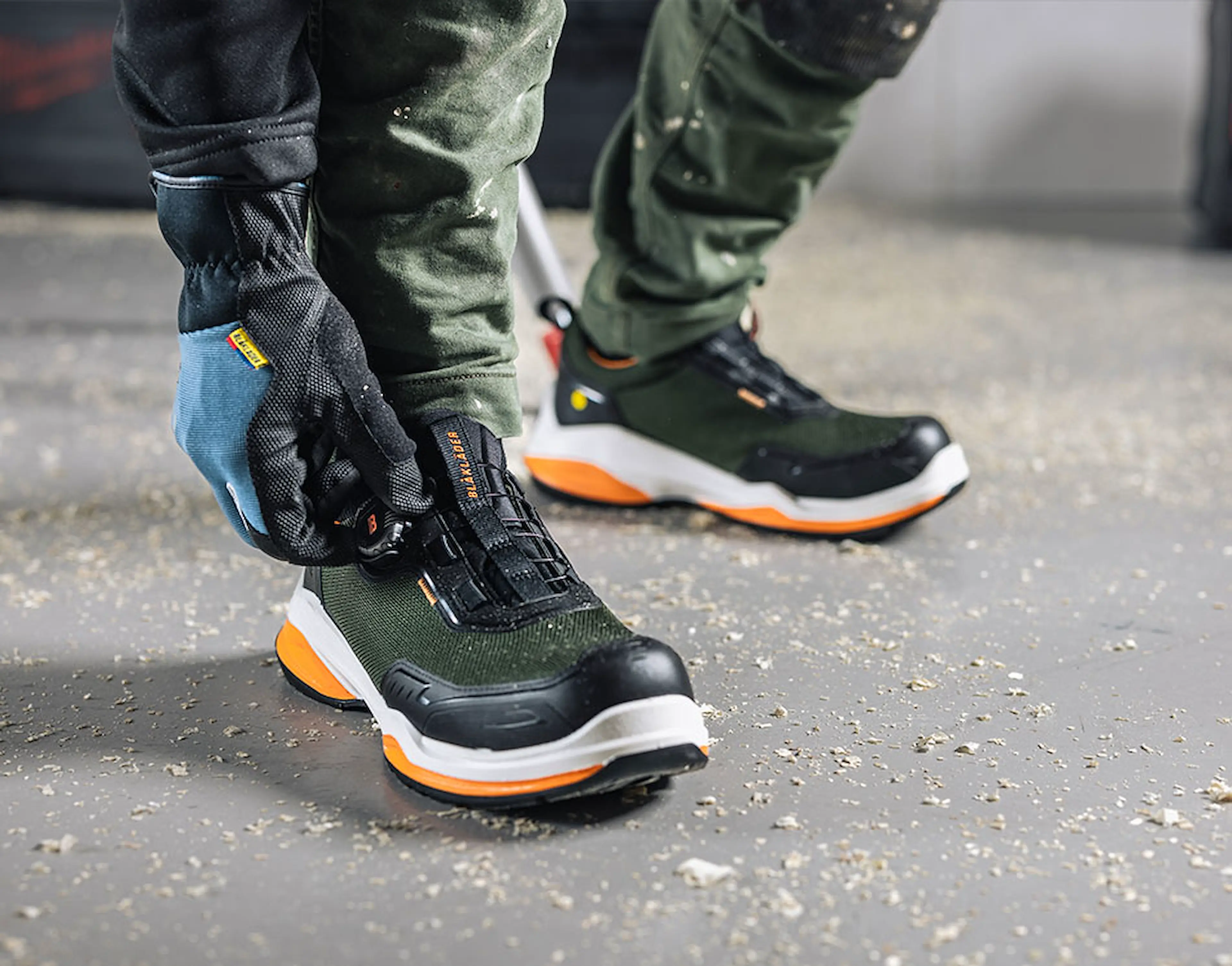 2486_striker_shoe_950x745