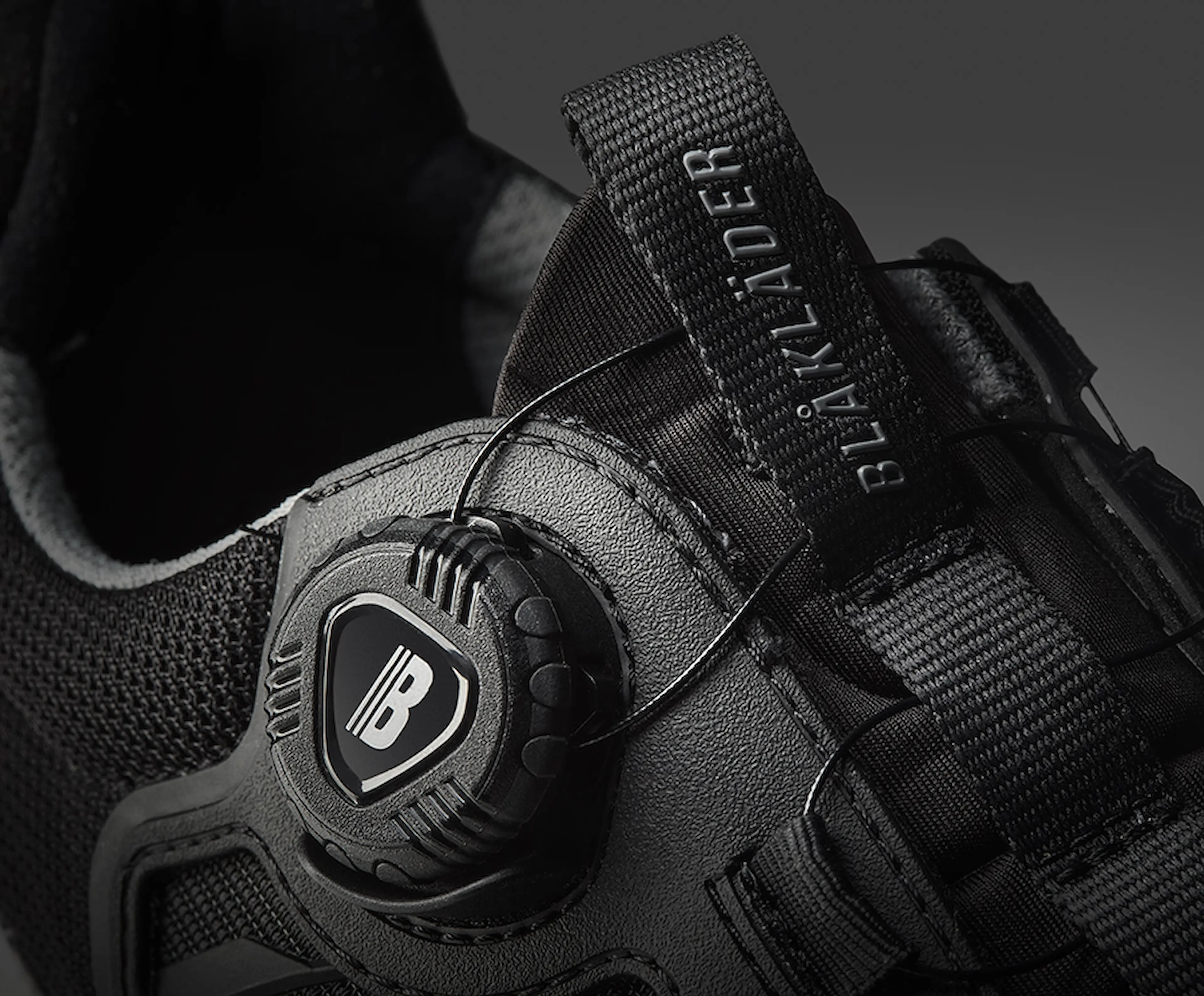 Close-up of a Blåkläder safety shoe featuring the BOA® Fit System and reinforced heel—engineered for precise fit, durability and long-lasting performance on the job.
