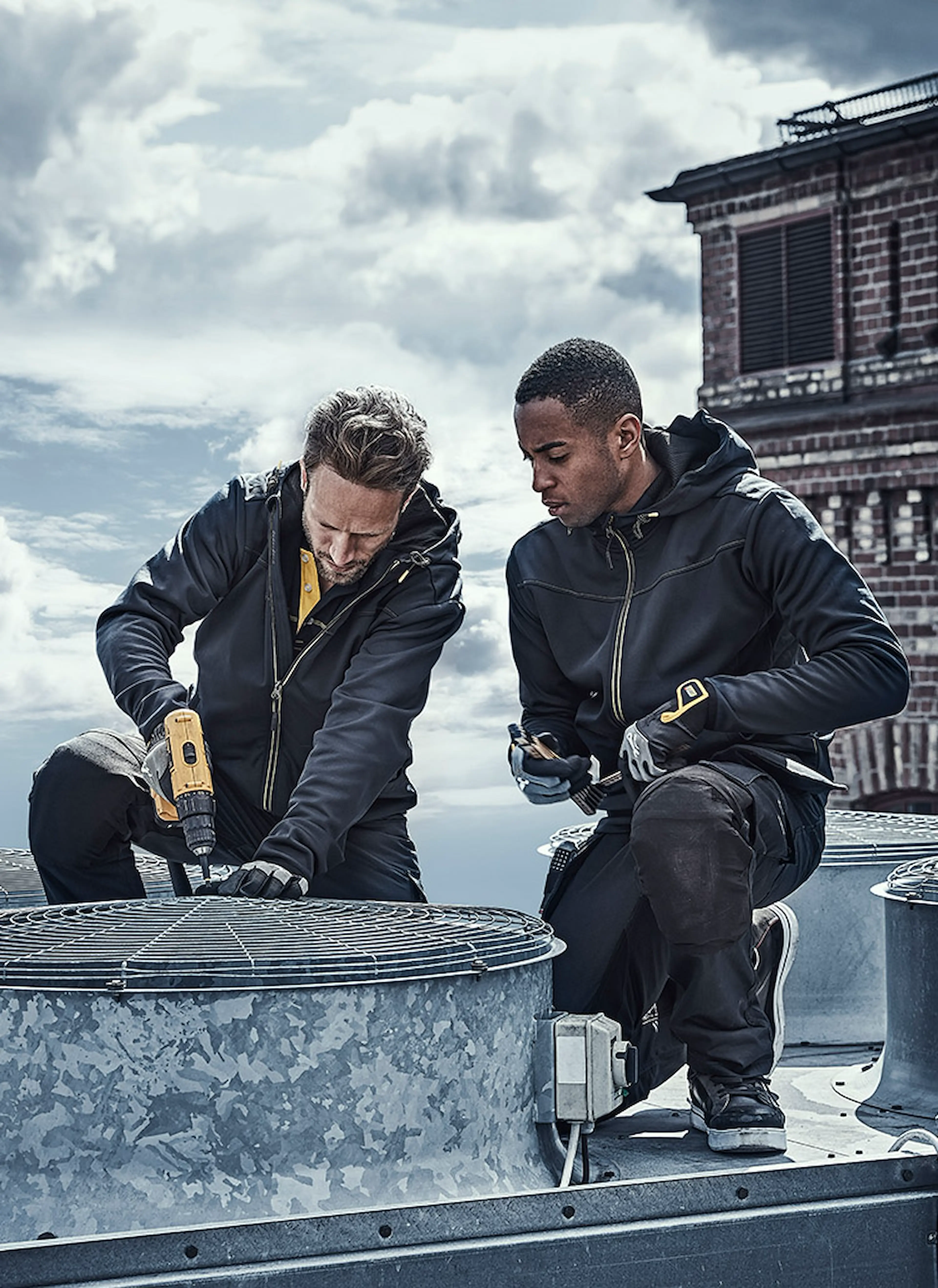 Service_blueyellow_750x1030