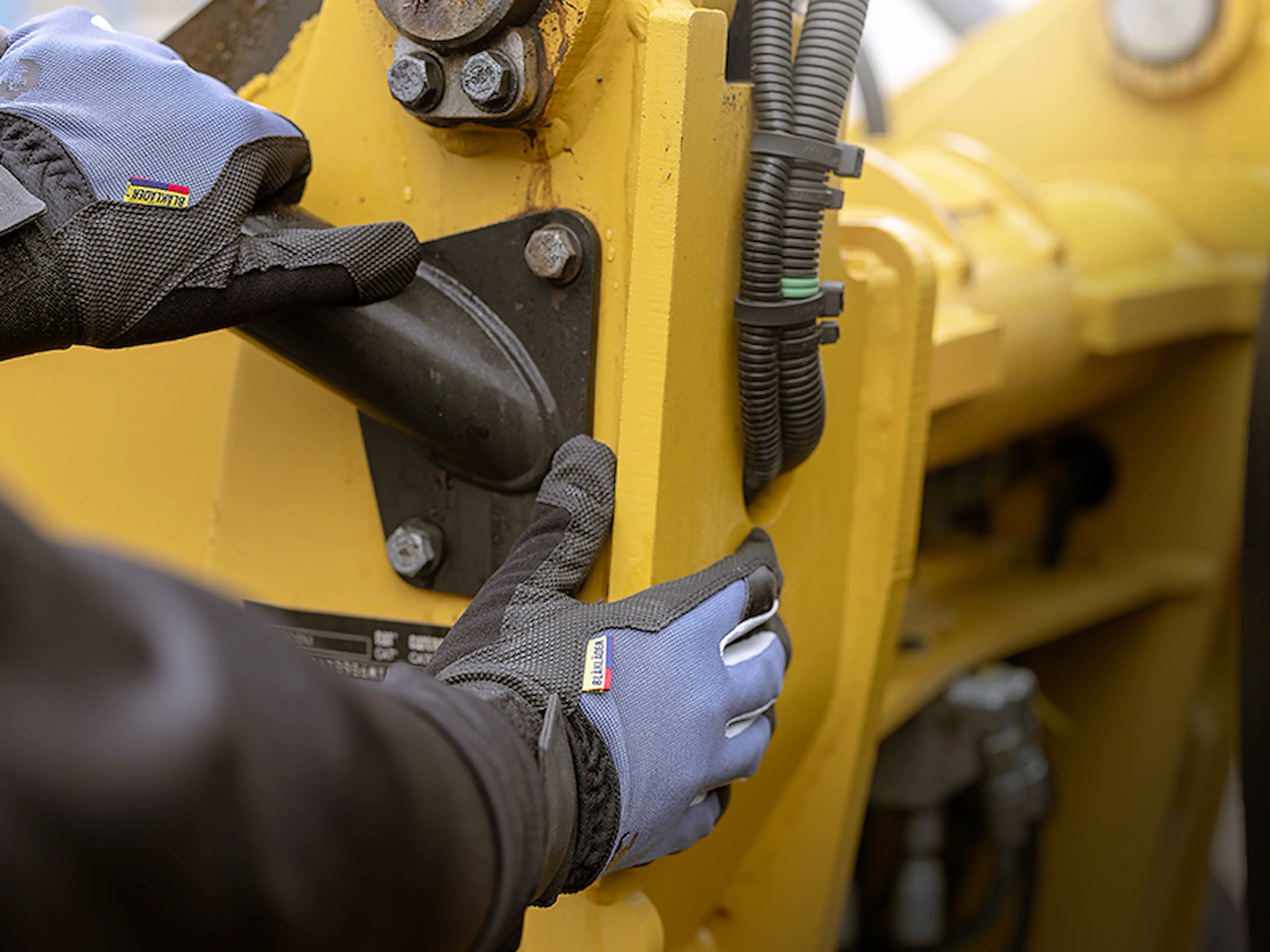 gloves_supreme-2-800x600px-jpg