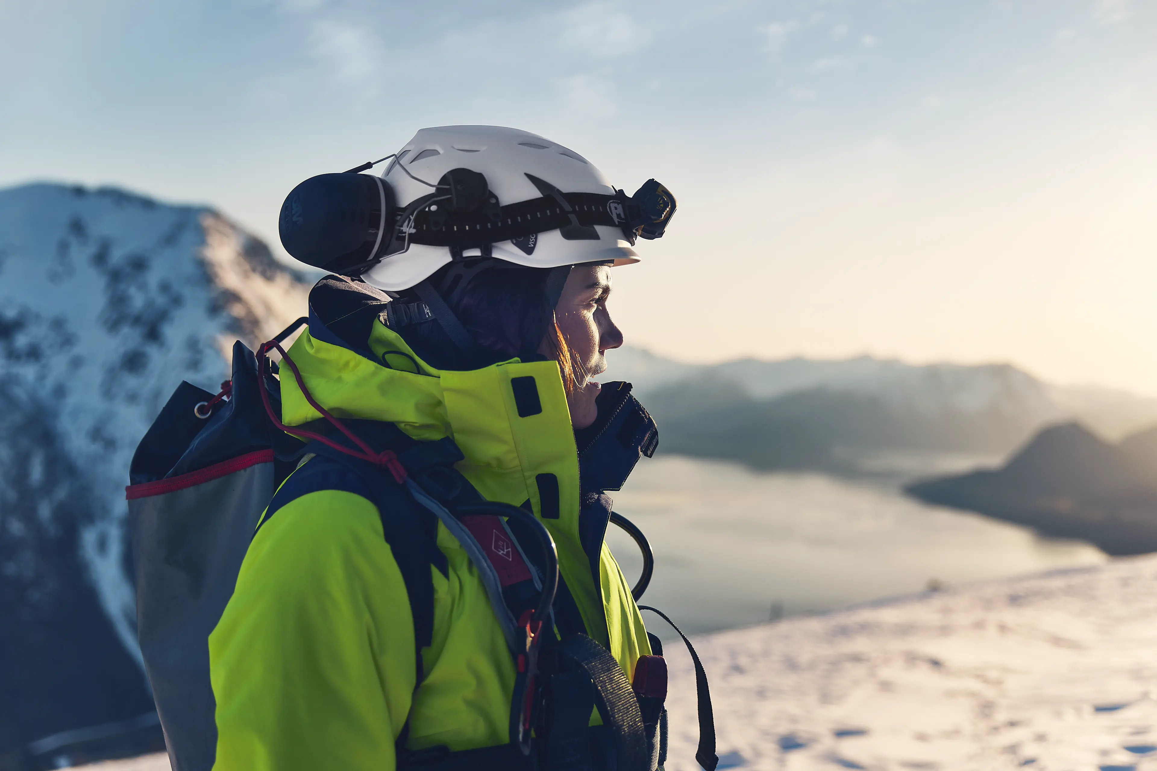 FEAR-NO-ELEMENT_HIGHVIS_WOMAN_22-1
