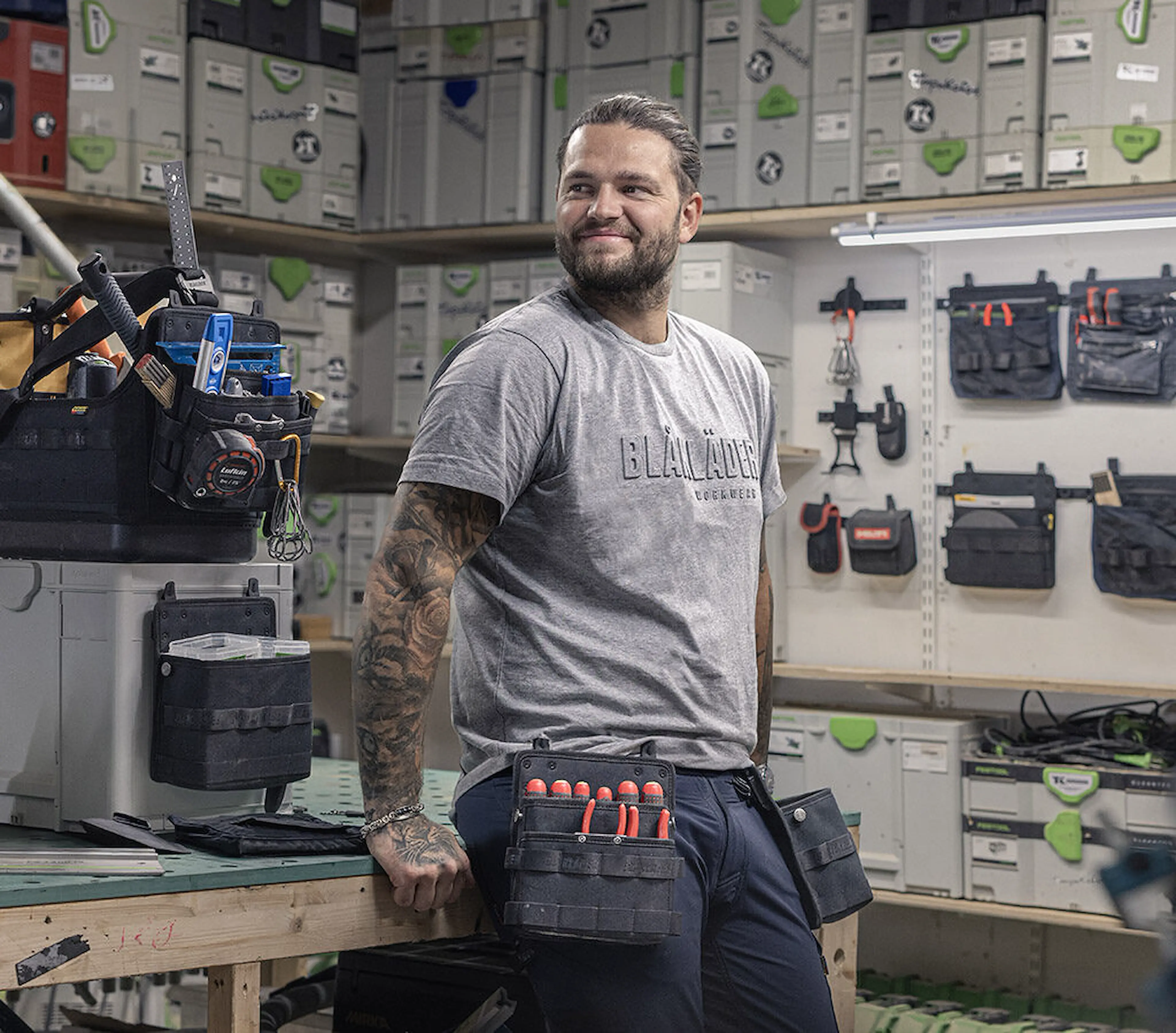 Mads Clemmetsen viser frem Blåkläder ToolRig