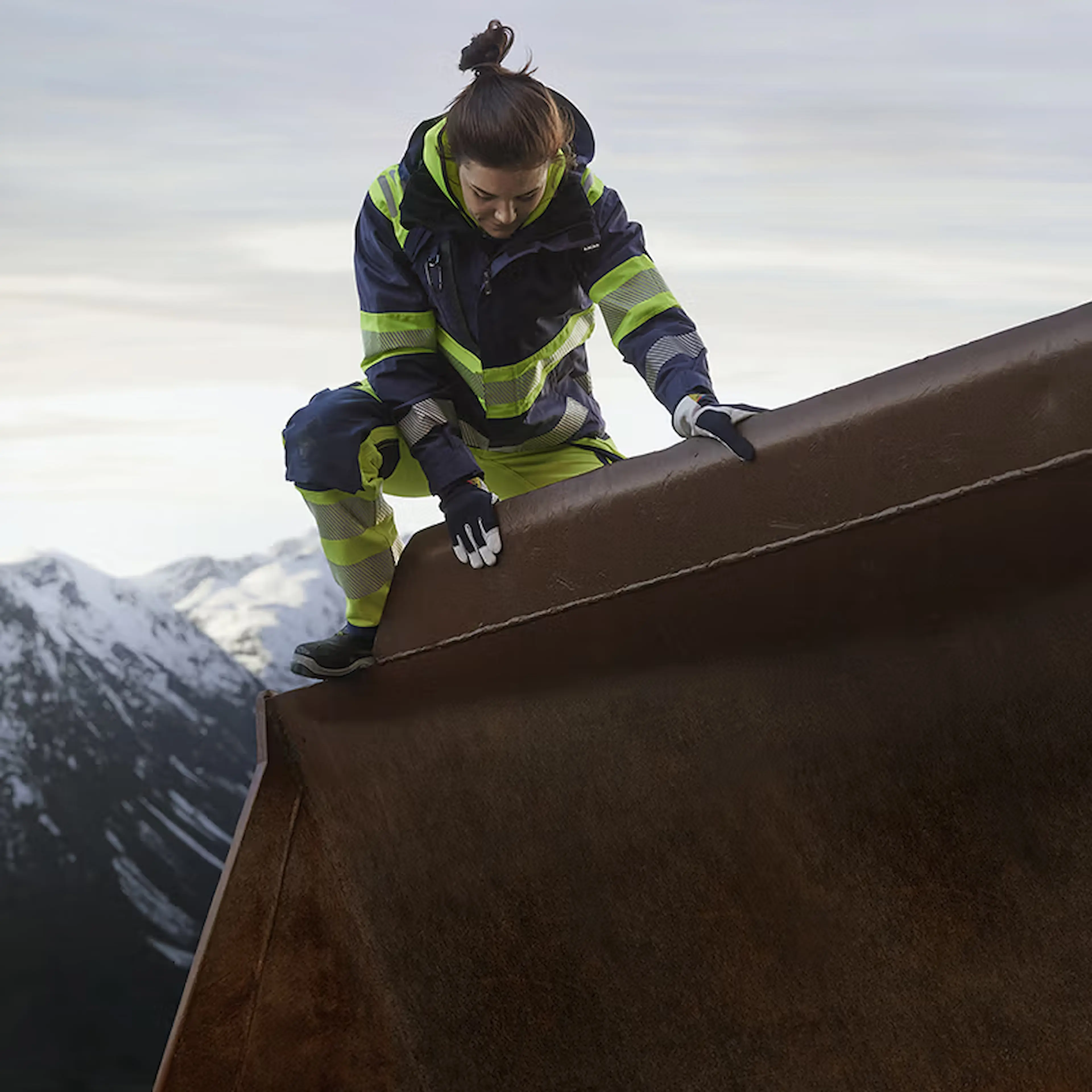 HIGHVIS_WOMAN_3_22_SOME-800x800-1
