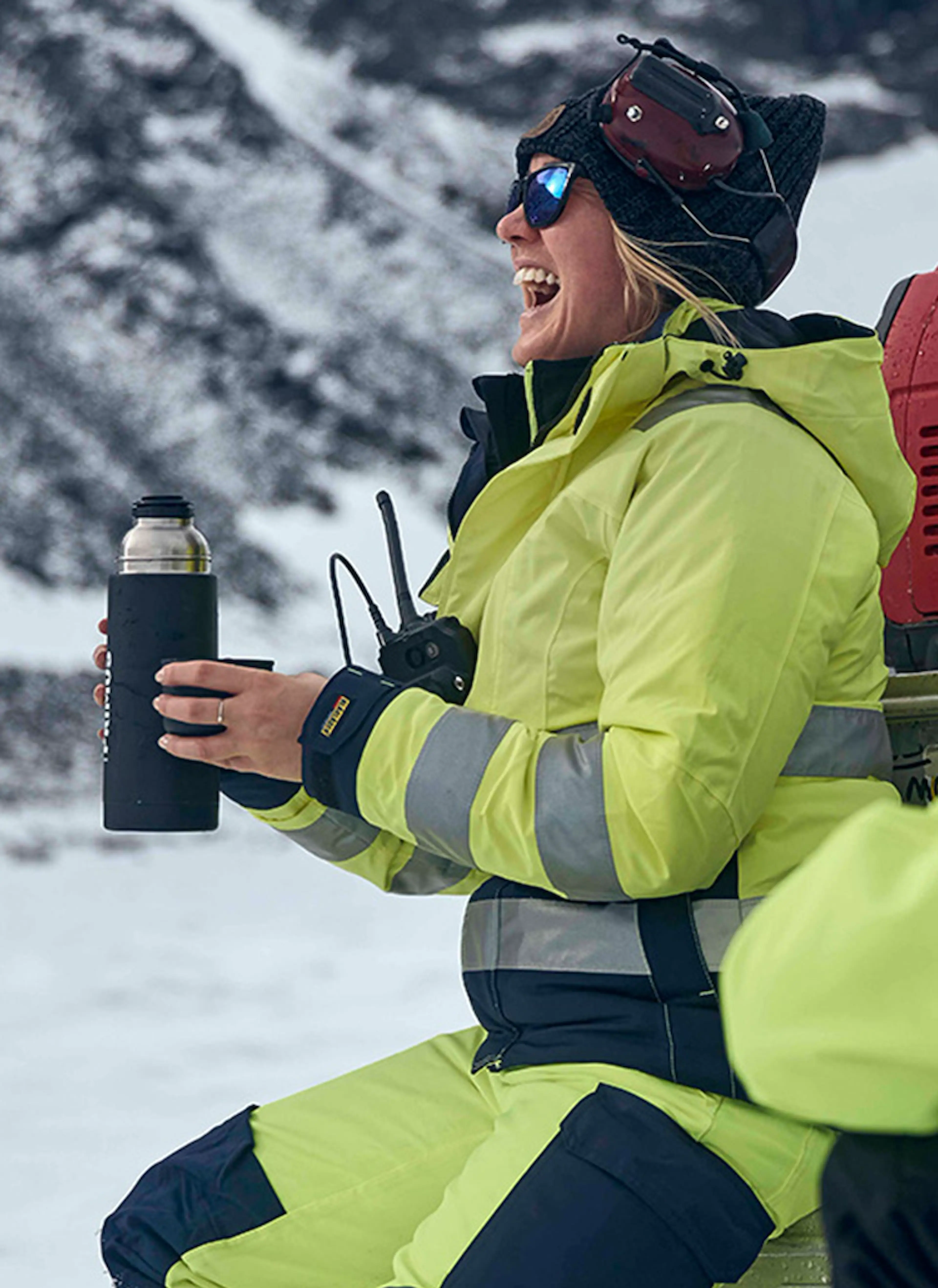 highvis_winter_happy_750x1030