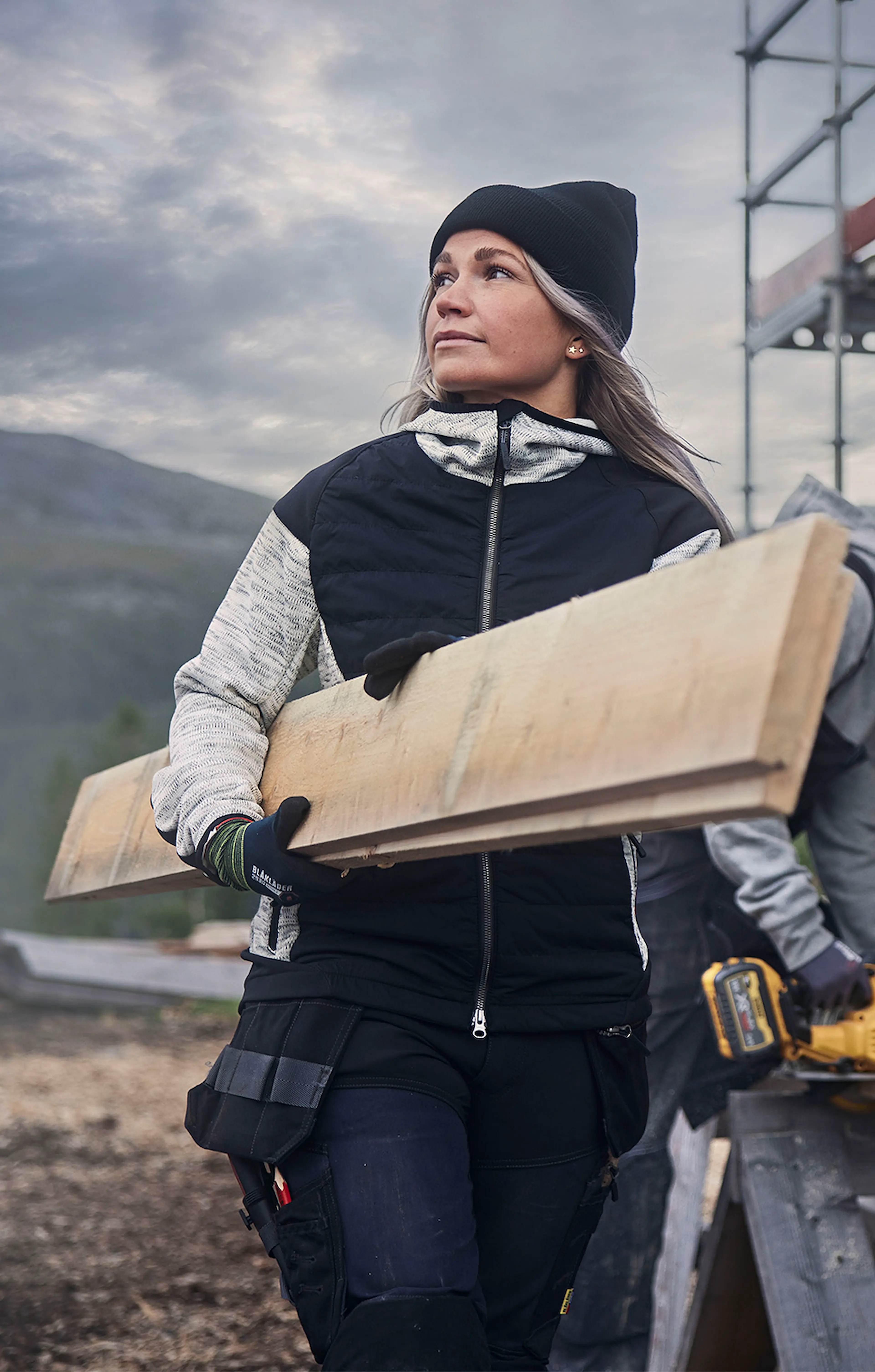 CRAFTSMAN_WOMAN_3_22_750x1030