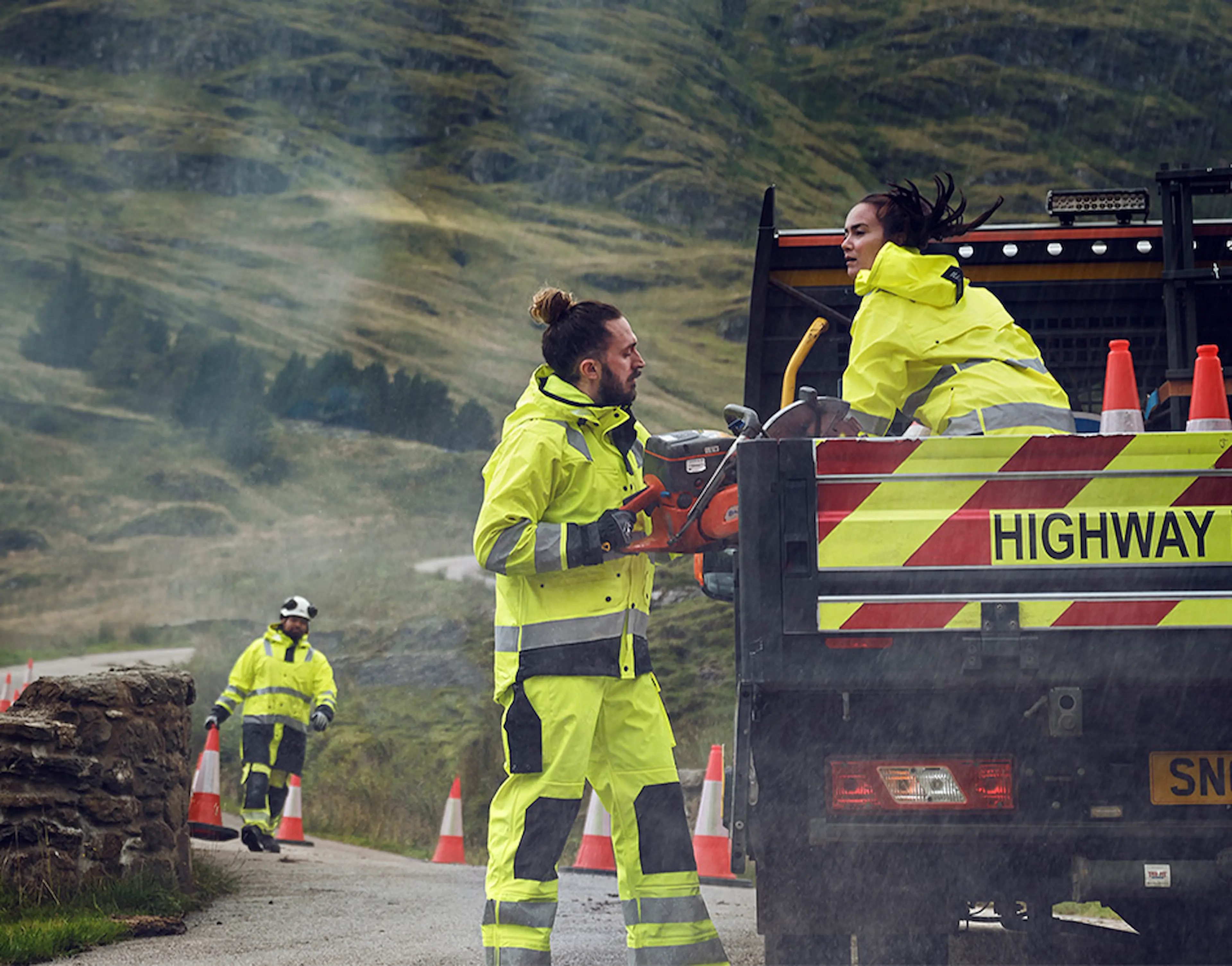 rain_highvis_1_900x745
