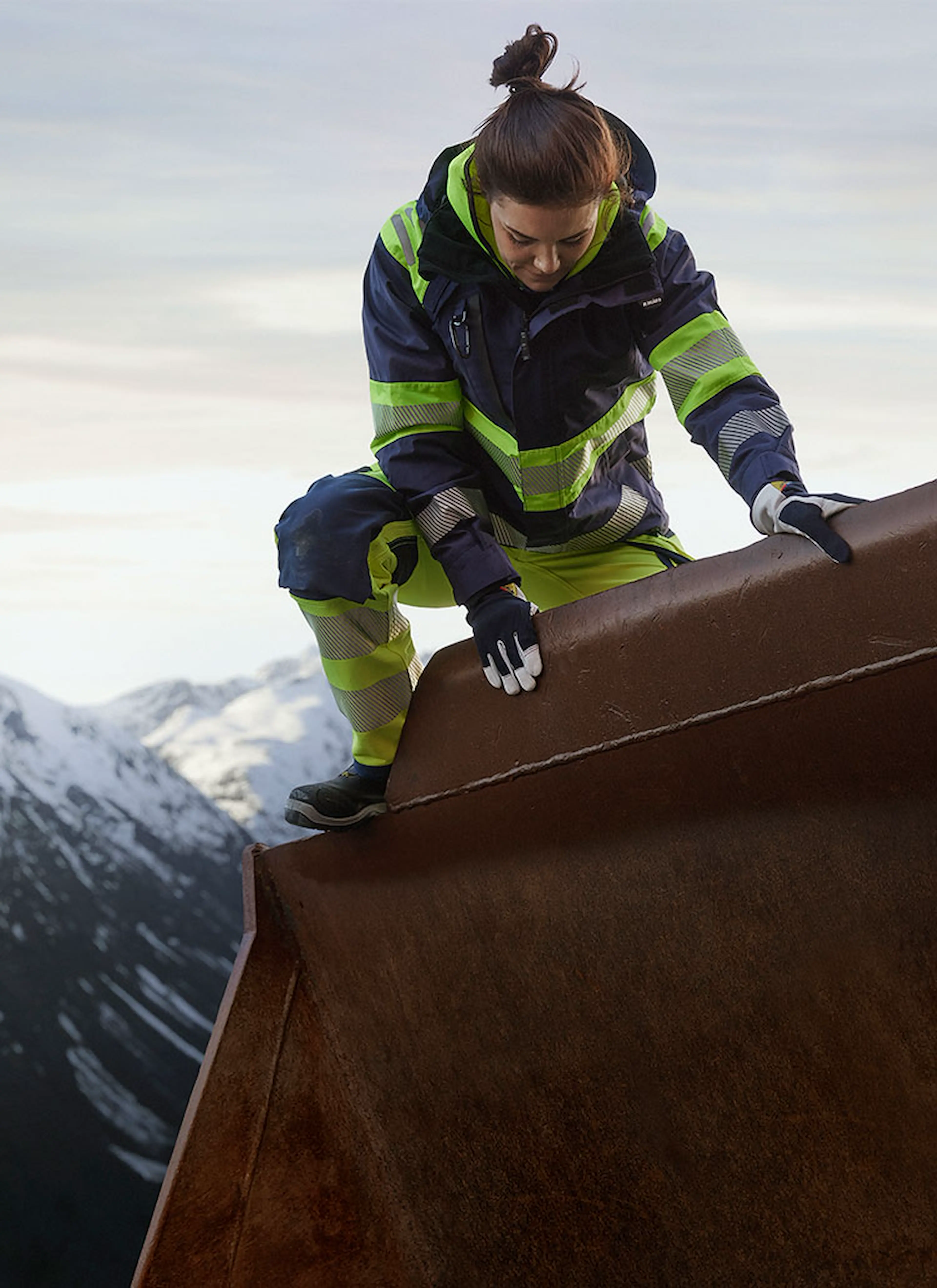 woman_hivis_7197_750x1030