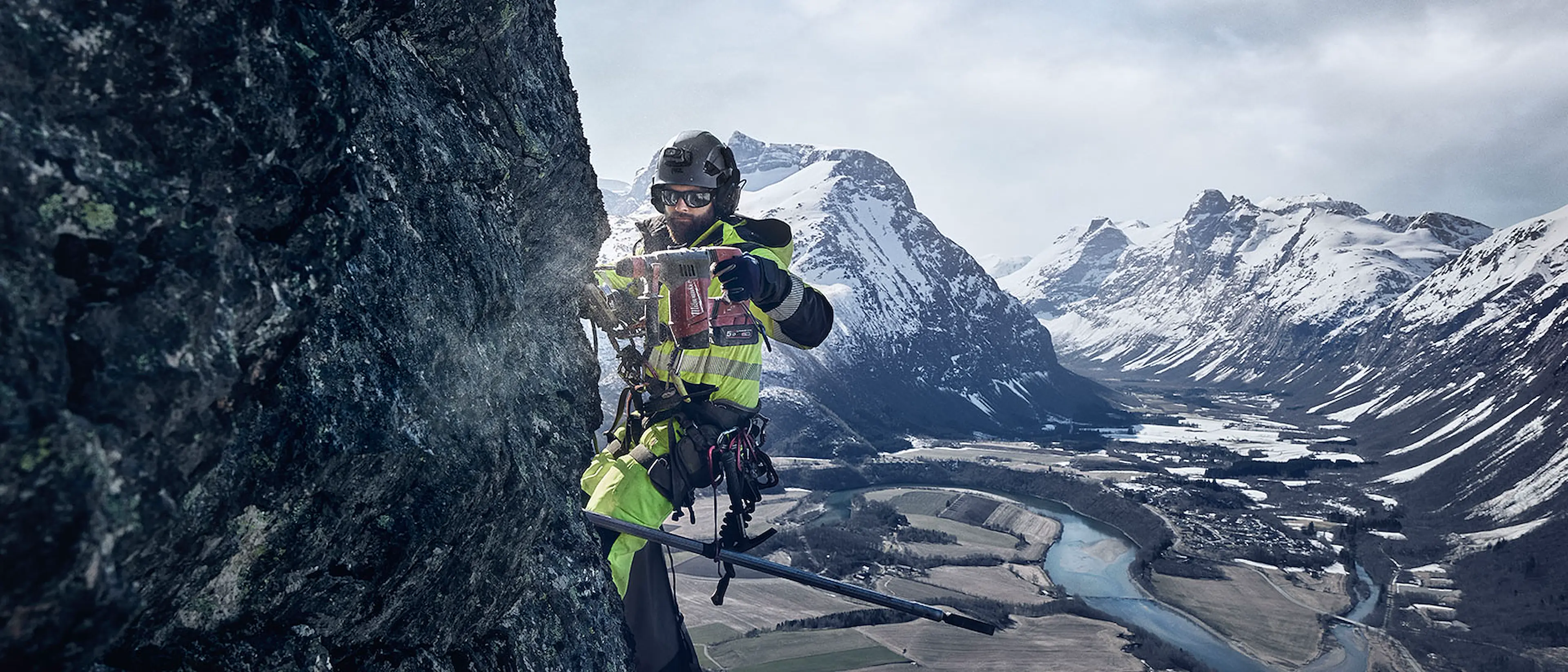 fear_mo_element_highvis_1680x720