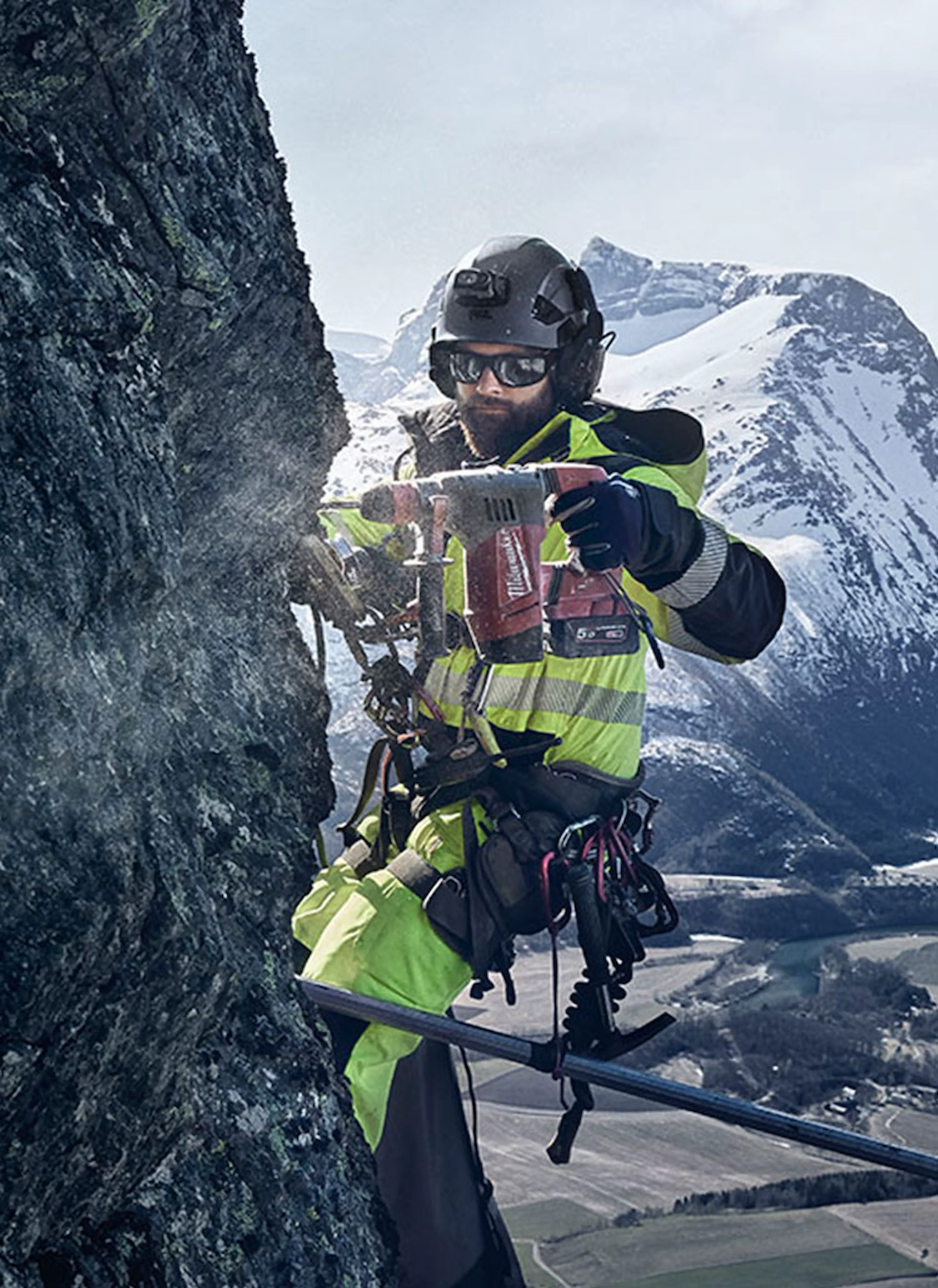 fear_mo_element_highvis_750x1030