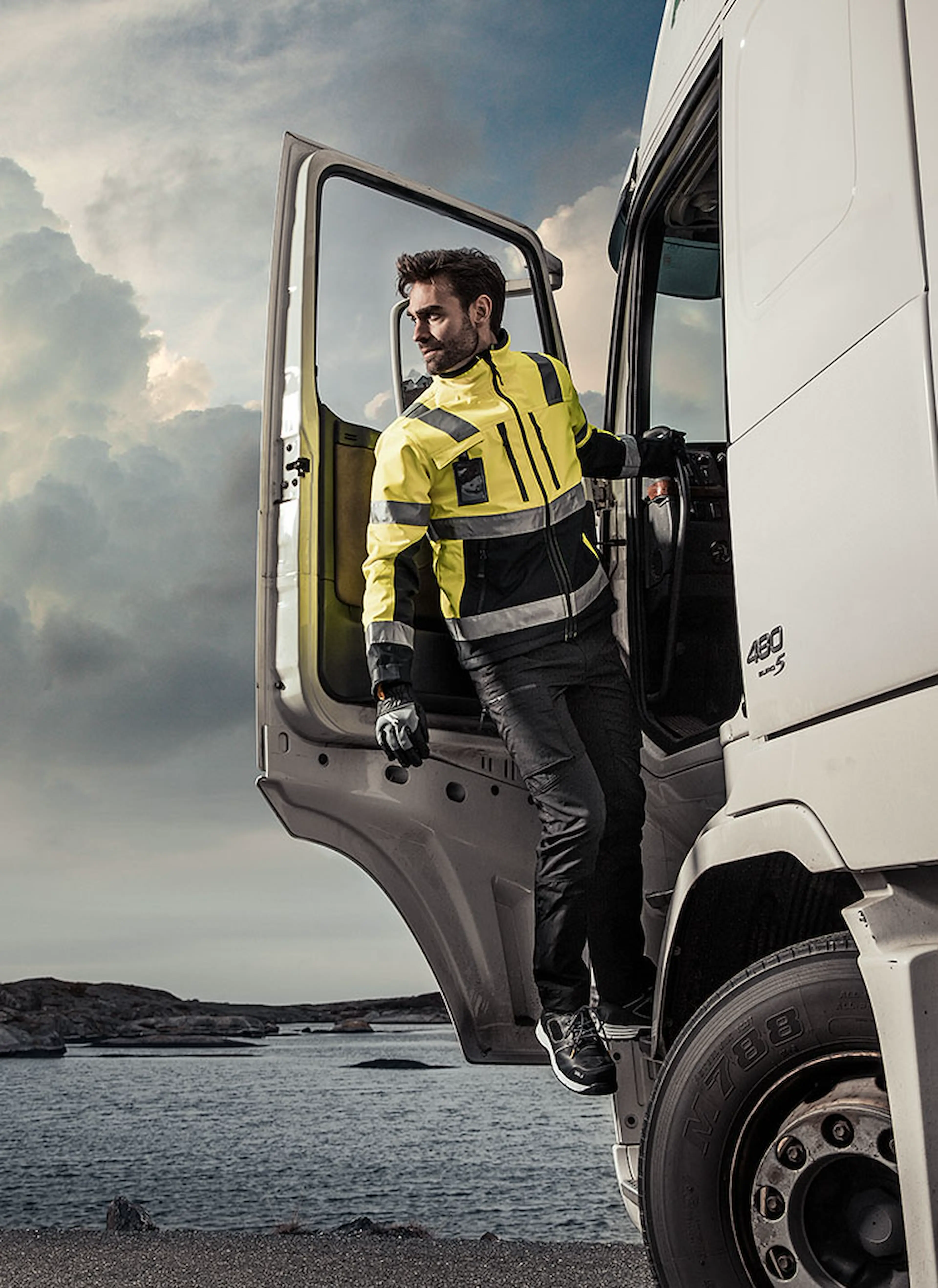 transport_hivis_truck_750x1030