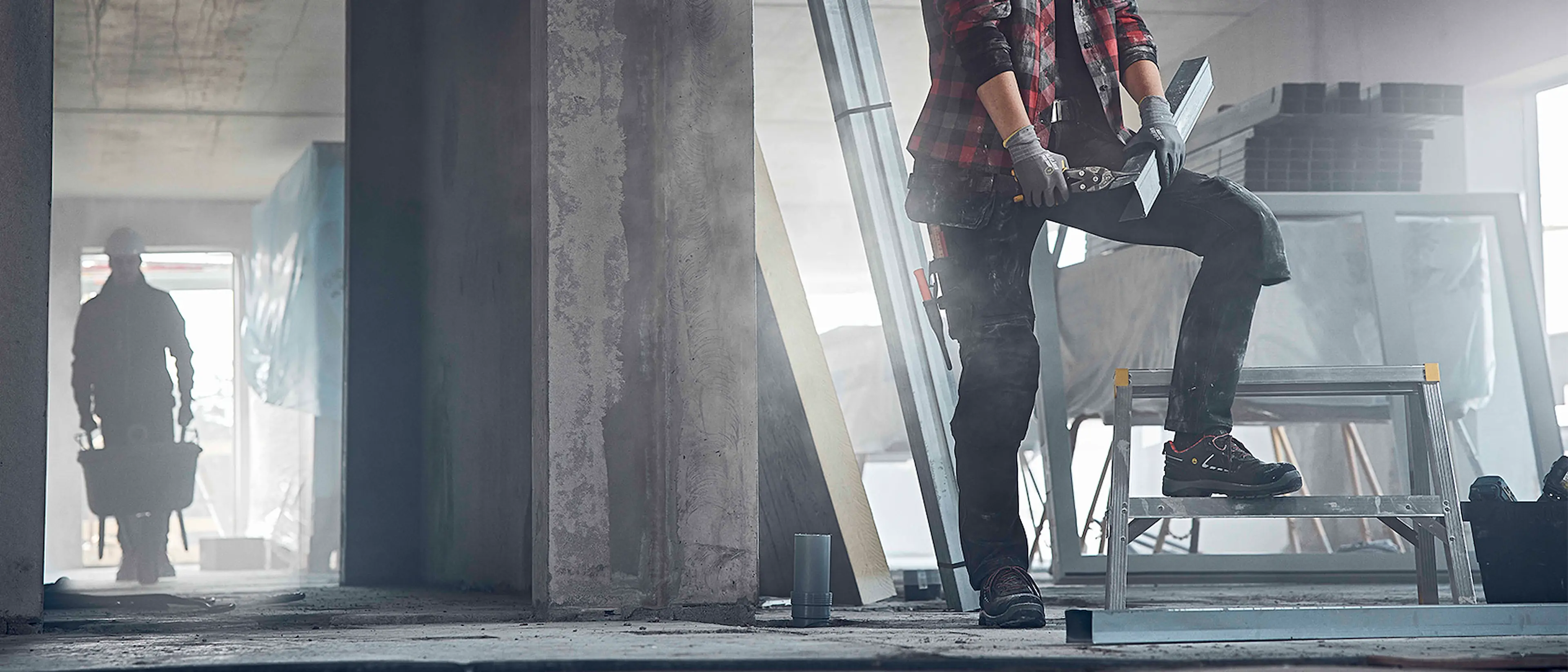 craftsman_woman_3209_7198_1680x720-jpg