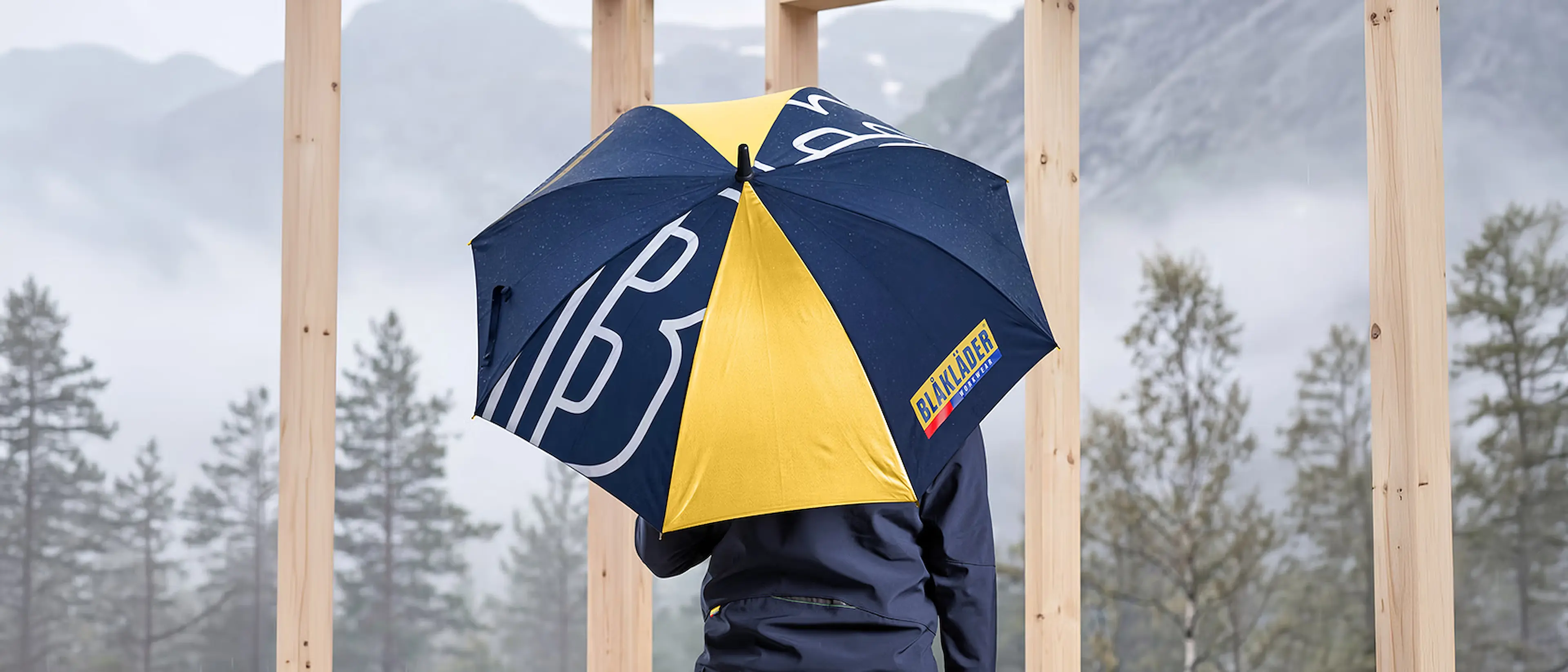 hero_ecm_aw26_3500x1500_umbrella_image-avif